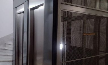 Amplio ambiente en emblemático edificio francés