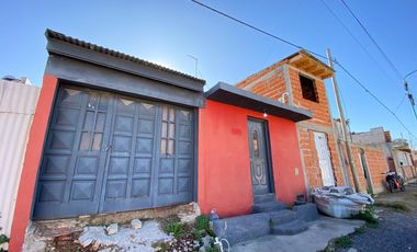 Casa en venta - 3 Dormitorios 1 Baño 1 Cochera - 200Mts2 - Ensenada [FINANCIADA]