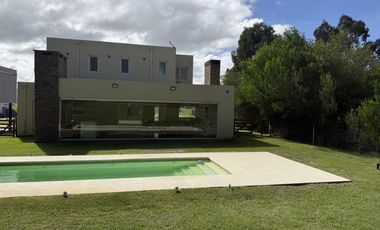 Casa en alquiler temporal  Barrio Ecuestre, Costa Esmeralda.