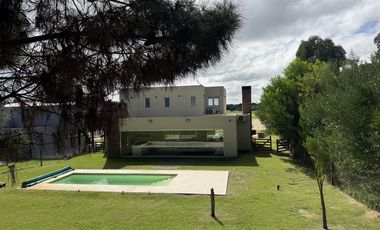 Casa en alquiler temporal  Barrio Ecuestre, Costa Esmeralda.