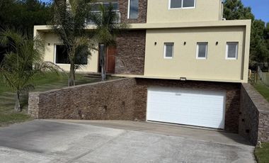 Casa en alquiler temporal  Barrio Ecuestre, Costa Esmeralda.