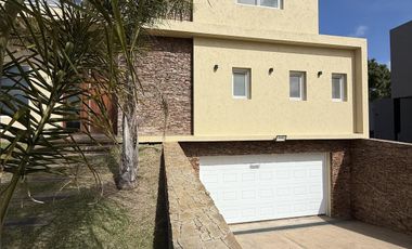 Casa en alquiler temporal  Barrio Ecuestre, Costa Esmeralda.