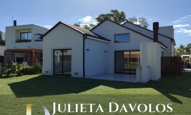 Casa 4 ambientes en Santo Tomás
