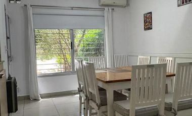 Dúplex en venta - 3 Dormitorios 3 Baños - Cochera - 320Mts2 - Ituzaingó