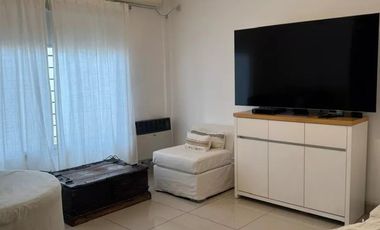 Dúplex en venta - 3 Dormitorios 3 Baños - Cochera - 320Mts2 - Ituzaingó