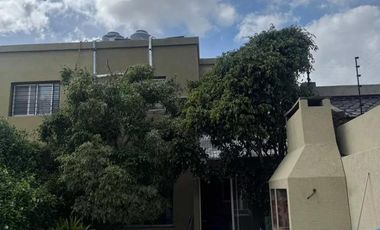 Dúplex en venta - 3 Dormitorios 3 Baños - Cochera - 320Mts2 - Ituzaingó