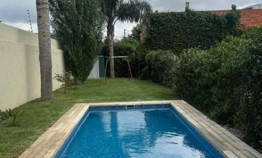 Dúplex en venta - 3 Dormitorios 3 Baños - Cochera - 320Mts2 - Ituzaingó