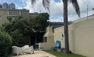 Dúplex en venta - 3 Dormitorios 3 Baños - Cochera - 320Mts2 - Ituzaingó