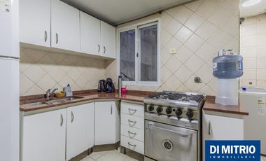 Este edificio tiene todo lo que necesitas: Tu Casa, tu Comercio, un Loft para renta y Cocheras!