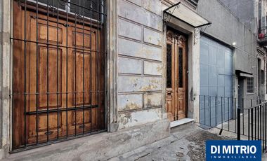 Este edificio tiene todo lo que necesitas: Tu Casa, tu Comercio, un Loft para renta y Cocheras!
