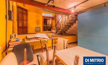 Este edificio tiene todo lo que necesitas: Tu Casa, tu Comercio, un Loft para renta y Cocheras!