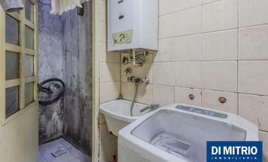 Este edificio tiene todo lo que necesitas: Tu Casa, tu Comercio, un Loft para renta y Cocheras!