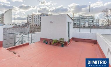 Este edificio tiene todo lo que necesitas: Tu Casa, tu Comercio, un Loft para renta y Cocheras!