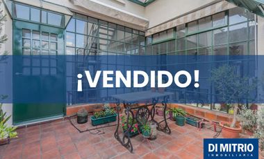 Este edificio tiene todo lo que necesitas: Tu Casa, tu Comercio, un Loft para renta y Cocheras!