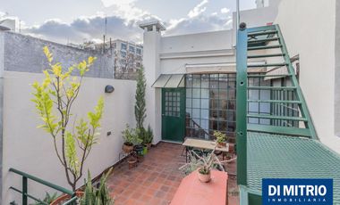 Este edificio tiene todo lo que necesitas: Tu Casa, tu Comercio, un Loft para renta y Cocheras!