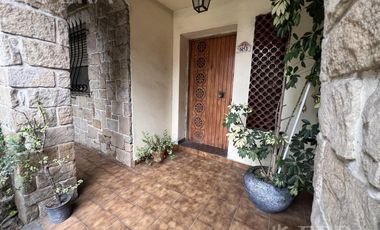 Venta de Casa 4 ambientes con cochera en Wilde