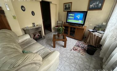 Venta de Casa 4 ambientes con cochera en Wilde