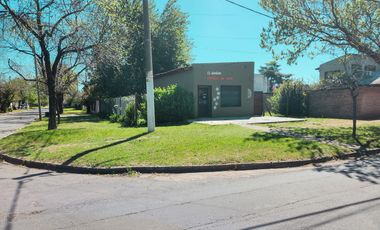 Local en esquina sobre importante calle de Fisherton Residencial
