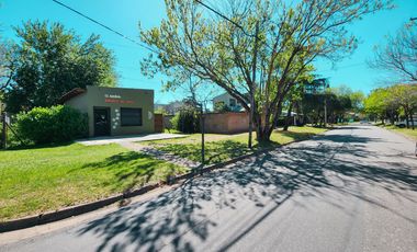 Local en esquina sobre importante calle de Fisherton Residencial