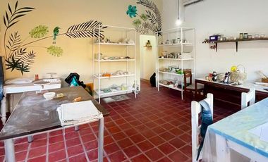 Local en esquina sobre importante calle de Fisherton Residencial