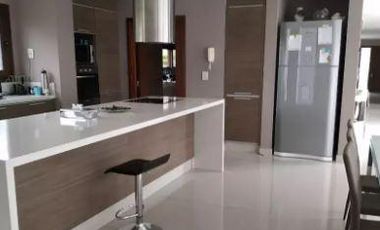 Casa venta - 4 dormitorios 4 baños - 600mts2 totales - Abril Club De Campo