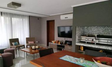 Casa venta - 4 dormitorios 4 baños - 600mts2 totales - Abril Club De Campo