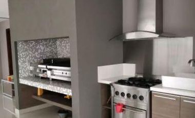 Casa venta - 4 dormitorios 4 baños - 600mts2 totales - Abril Club De Campo