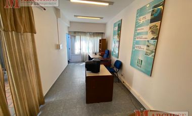 Casa 4 ambientes en venta en Castelar Norte