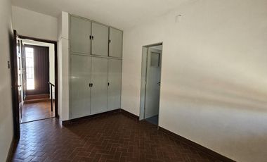 Casa sobre Av Zanni, a metros de Almafuerte