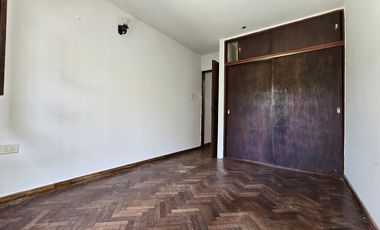 Casa sobre Av Zanni, a metros de Almafuerte