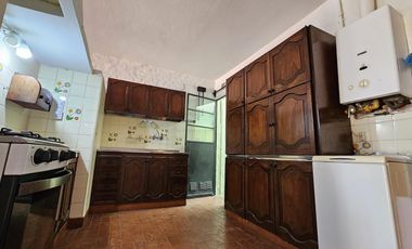 Casa sobre Av Zanni, a metros de Almafuerte