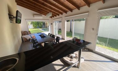 CHALET 4 AMBIENTES EN DOS PLANTAS