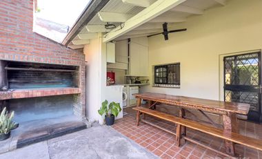 Impecable Casa en Venta en Plumerillos al 1500 en Boulogne con 3 Dormitorios, Pileta y Parrilla
