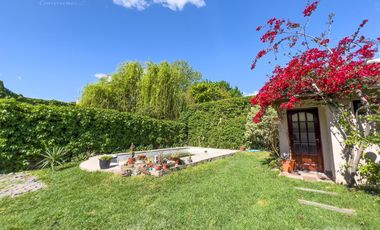 Impecable Casa en Venta en Plumerillos al 1500 en Boulogne con 3 Dormitorios, Pileta y Parrilla