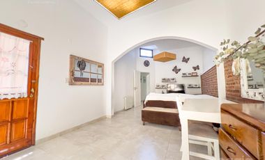 Impecable Casa en Venta en Plumerillos al 1500 en Boulogne con 3 Dormitorios, Pileta y Parrilla
