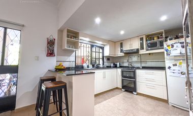 Impecable Casa en Venta en Plumerillos al 1500 en Boulogne con 3 Dormitorios, Pileta y Parrilla
