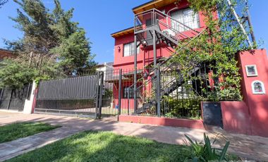 Impecable Casa en Venta en Plumerillos al 1500 en Boulogne con 3 Dormitorios, Pileta y Parrilla