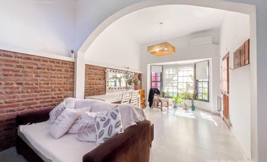 Impecable Casa en Venta en Plumerillos al 1500 en Boulogne con 3 Dormitorios, Pileta y Parrilla