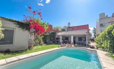 Impecable Casa en Venta en Plumerillos al 1500 en Boulogne con 3 Dormitorios, Pileta y Parrilla