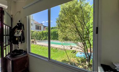 Impecable Casa en Venta en Plumerillos al 1500 en Boulogne con 3 Dormitorios, Pileta y Parrilla