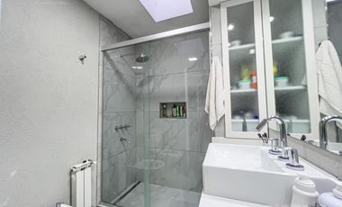 Impecable Casa en Venta en Plumerillos al 1500 en Boulogne con 3 Dormitorios, Pileta y Parrilla