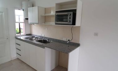 Impecable Casa en Venta en Plumerillos al 1500 en Boulogne con 3 Dormitorios, Pileta y Parrilla