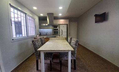 Casa con deposito o taller en centro de Lavallol