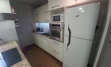 Casa con deposito o taller en centro de Lavallol