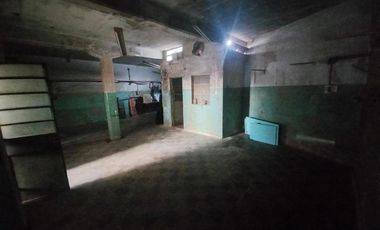 Casa con deposito o taller en centro de Lavallol