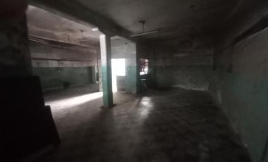 Casa con deposito o taller en centro de Lavallol