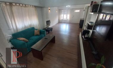 Casa con deposito o taller en centro de Lavallol