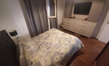 Casa con deposito o taller en centro de Lavallol