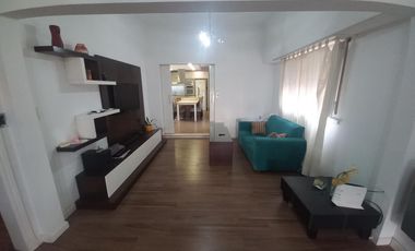 Casa con deposito o taller en centro de Lavallol