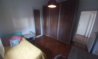 Casa con deposito o taller en centro de Lavallol